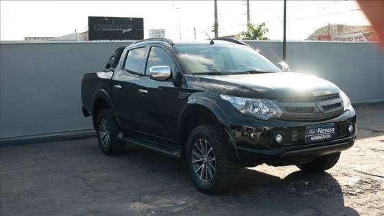 MITSUBISHI L200 TRITON 2.4 16V TURBO DIESEL SPORT HPE CD 4P 4X4 AUTOMÁTICO MITSUBISHI L200 TRITON 2.4 16V TURBO DIESEL SPORT HPE CD 4P 4X4 AUTOMÁTICO